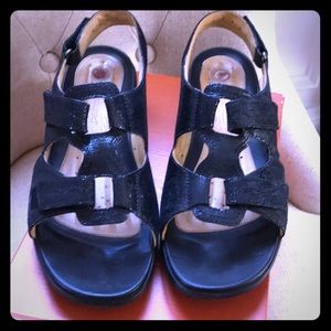 Unstructured Clark’s 11w black sandals